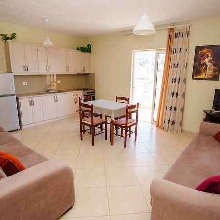 Sarah'S Apartments - 5 Min Walk To Beaches & Boulevard - Big Balcony! Sarandë Exteriör bild