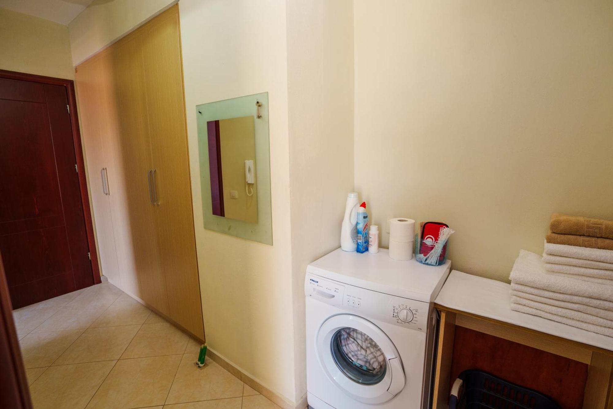 Sarah'S Apartments - 5 Min Walk To Beaches & Boulevard - Big Balcony! Sarandë Exteriör bild